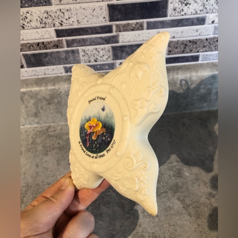 5/$15 • 🐱 Butterfly Decor - Picture 2 of 3